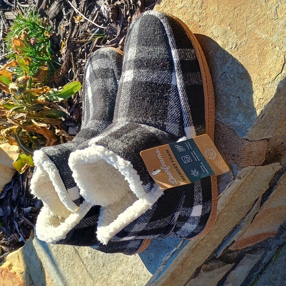 dearfoams Shoes - Dearfoams Plaid Slippers Size 5/6 NWT Machine Washable Indoor/Outdoor